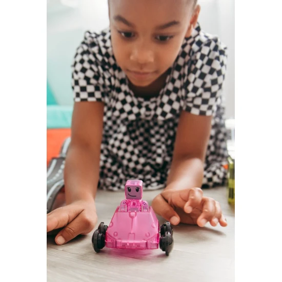 Pripravte sa na preteky s magnetickou stavebnicou Dashers.