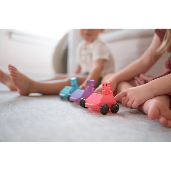 Pripravte sa na preteky s magnetickou stavebnicou Dashers.