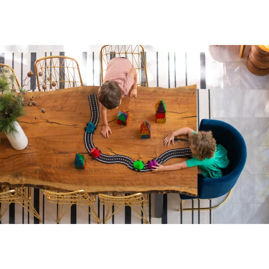 S magnetickou stavebnicou si vytvoríte rôzne typy ciest.