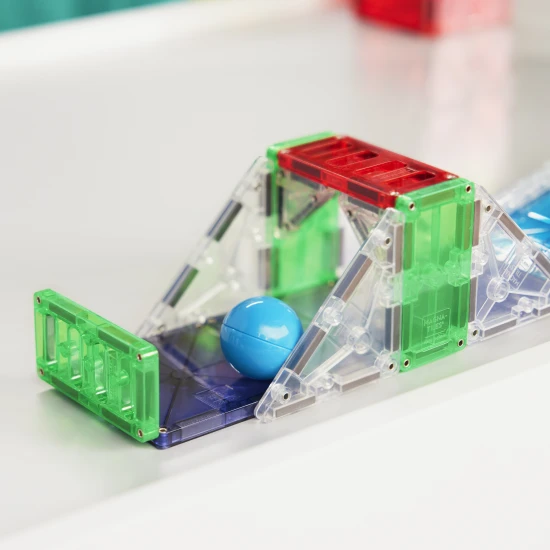 Magnetická stavebnica MAGNA-TILES Rail Racers Deluxe – detská pretekárska dráha s guličkami, koľajnicami a rampami
