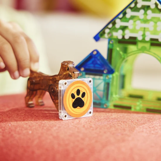 Magnetická stavebnica MAGNA-TILES Dog House – detský psí domček s figúrkou a dekoráciami