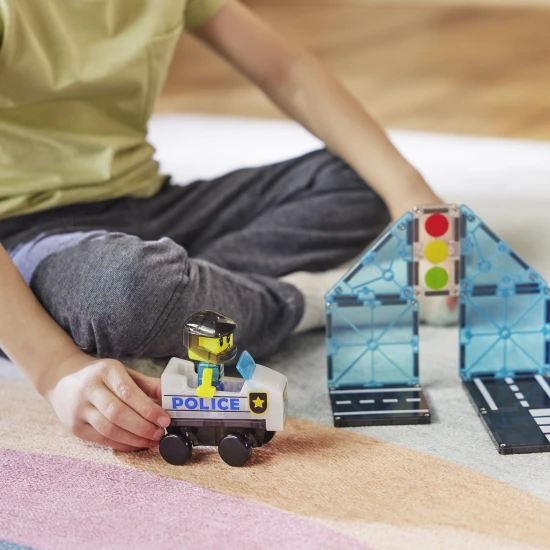 Magnetická stavebnica MAGNA-TILES Police Patrol – detské policajné vozidlo s figúrkou a semaforom