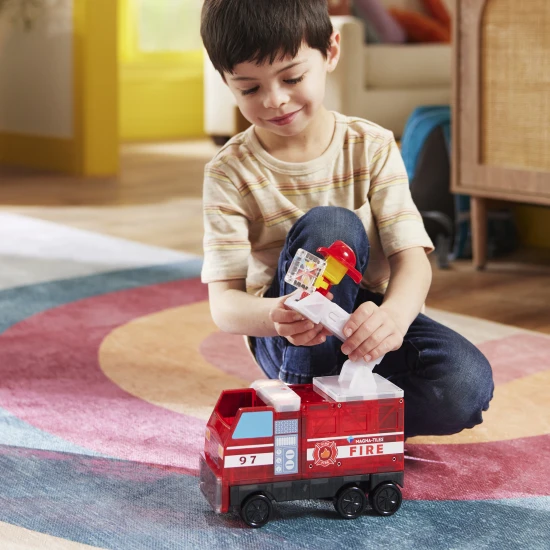 Magnetická stavebnica MAGNA-TILES Hasičská stanica – detská stavebnica s hasičom, rebríkom, svetlami a sirénou