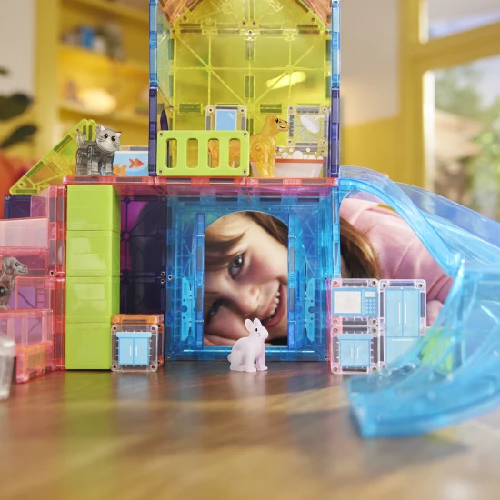 Magnetická stavebnica MAGNA-TILES Pet Playhouse – detský domček pre zvieratá so šmykľavkou, figúrkami a doplnkami