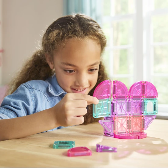 Magnetická stavebnica microMAGS Heart to Heart 26 dielov vhodná na cestovanie.