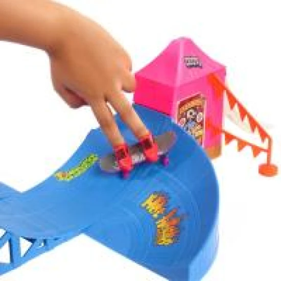 Hot Wheels korčuliarsky fingerboard so skateparkom Mattel Hot Wheels korčuliarsky fingerboard so skateparkom 25HGT95