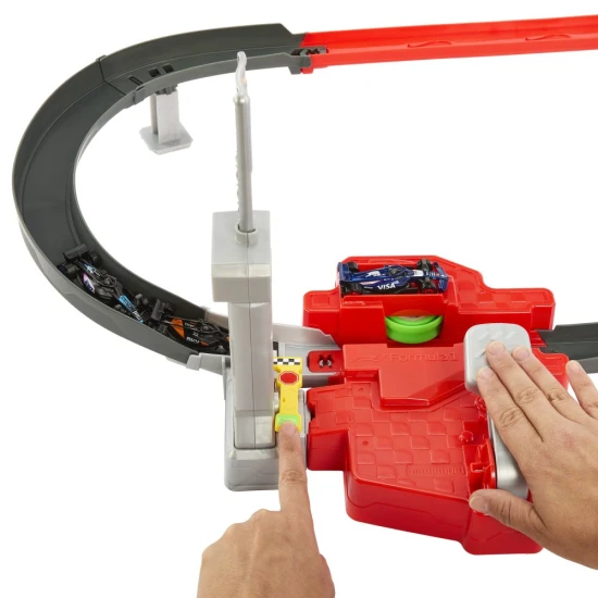 Hot Wheels Racing Formule 1 Startovacia dráha s tromi pretekárskymi autíčkami