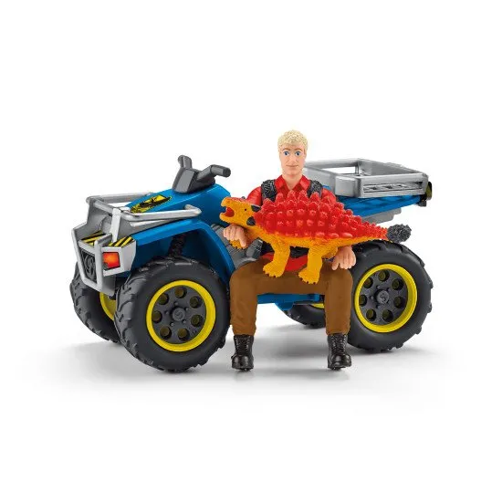 Flynn na štvorkolke zachraňuje Ankylosaura Kyla pred nebezpečným Velociraptorom.