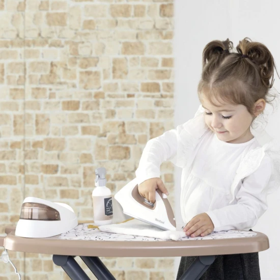 Tefal žehliaca doska a žehlička so základňou Tefal žehliaca doska a žehlička so základňou – Smoby SM330125