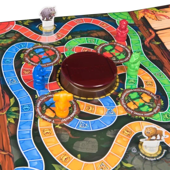 Hra Jumanji SK: Zábava s dekodérom, kartami nebezpečenstva a presýpacími hodinami.