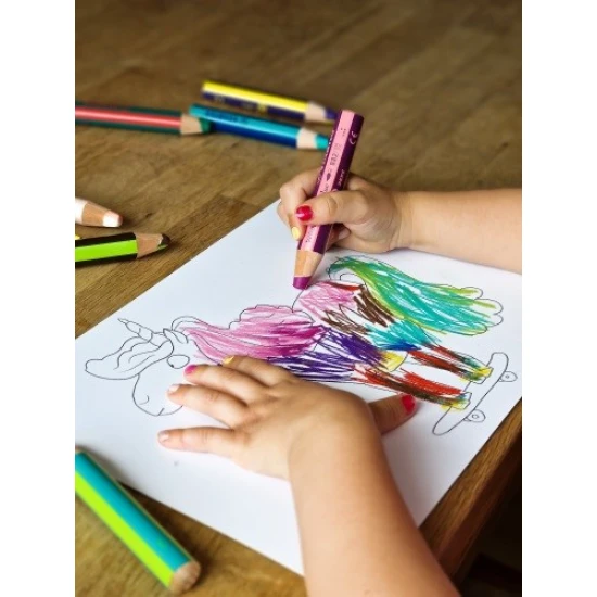 Multifinkčné farbičky zaujmú svojím dvojfarebným prevedením. S pastelkami sa dá kresliť na rôzne povrchy.