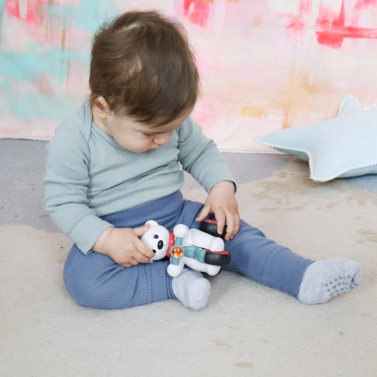 Tolo Medvedík na trojkolke, stlačením hlavičky sa začne hýbať