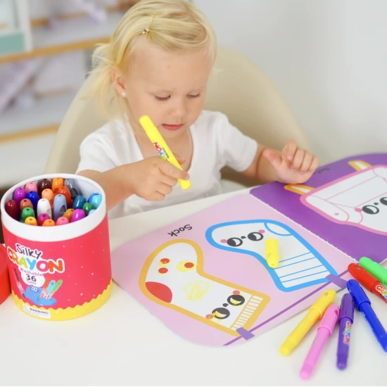 Farebné jemné umývateľné voskovky pre deti v praktickom boxe – 36 kusov