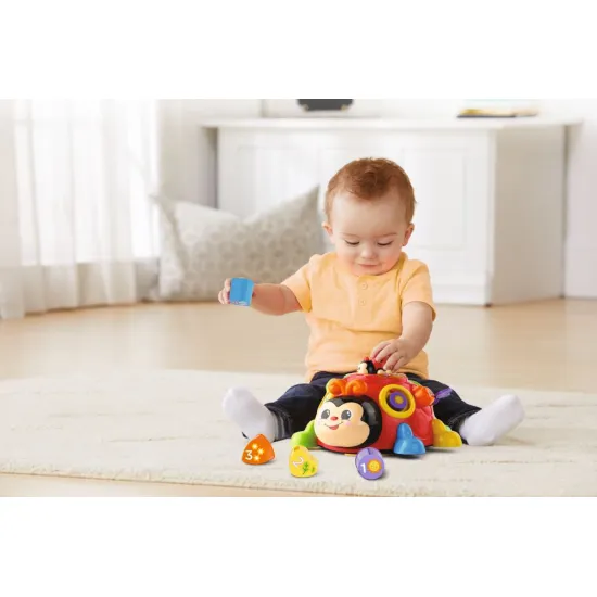 VTech Lienka s mláďatkom – interaktívna hovoriaca hračka v slovenčine, ktorá učí deti tvary, farby, čísla a slová, spieva pesničky a podporuje motorický rozvoj.