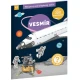 Samolepkový zošit pre deti – Vesmír: Ako? Prečo? Čo? – farebná obálka s raketou, planétami a astronautmi, obsahujúca 300+ samolepiek a vesmírne úlohy