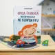 Dobrodružná opica Škorica tentoraz objavuje krásy Slovenska! S kúzelnou metlou a svojimi kamarátmi sa vydáva na cestu plnú smiechu, záhad a nezbedností.