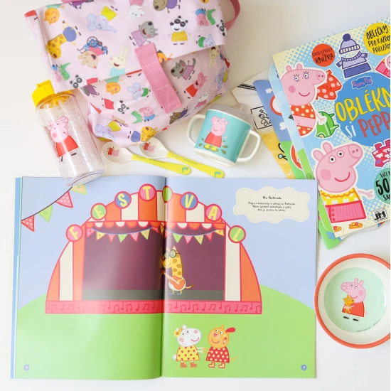 Nálepkový zošit s prasiatkom Peppa Pig obsahuje 24 strán a 8 strán so samolepkami k dolepeniu a ozdobeniu.