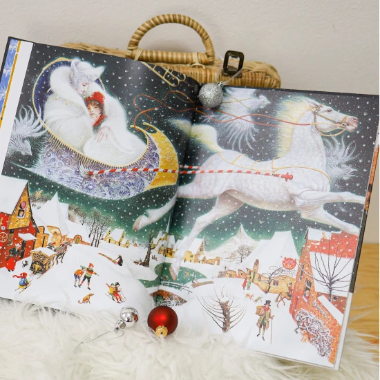 Klasická rozprávka od dánskeho spisovateľa Hansa Christiana Andersena o odhodlanom dievčatku, ktoré sa vydá zachrániť kamaráta na severný pól.