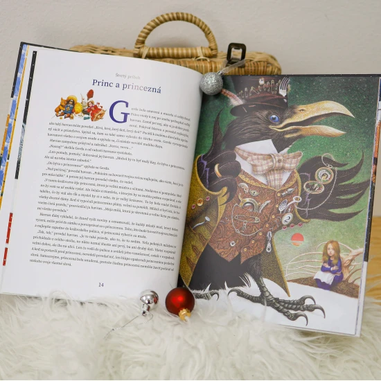 Klasická rozprávka od dánskeho spisovateľa Hansa Christiana Andersena o odhodlanom dievčatku, ktoré sa vydá zachrániť kamaráta na severný pól.