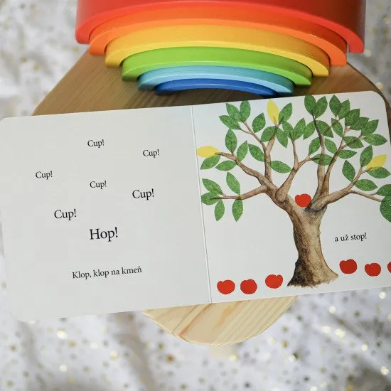 Interaktívna obrázková knižka o striedaní ročných období.