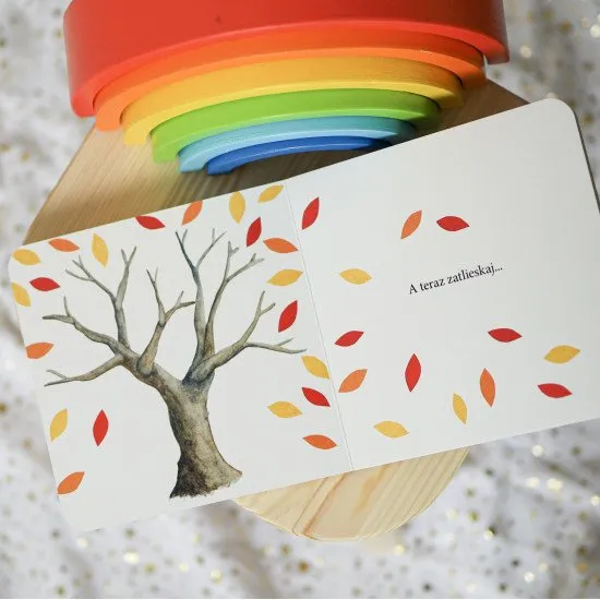 Interaktívna obrázková knižka o striedaní ročných období.