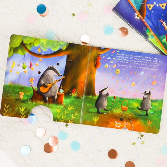 Fúkni na knižku a nechaj rozžiariť svetielka! Začítaj sa do knižky o zvieratkách v lese, ktoré sa majú rady, v rodinách aj medzi priateľmi.