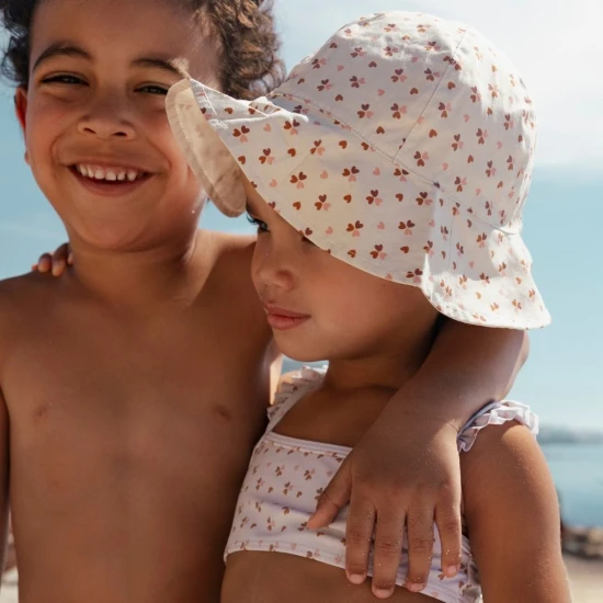 Plážový klobúk s UPF 50+ Cozy Hearts