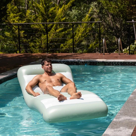 Nafukovacie kreslo Luxe Lounge Swim Essentials bielo zelené pruhy 180 x 99 cm