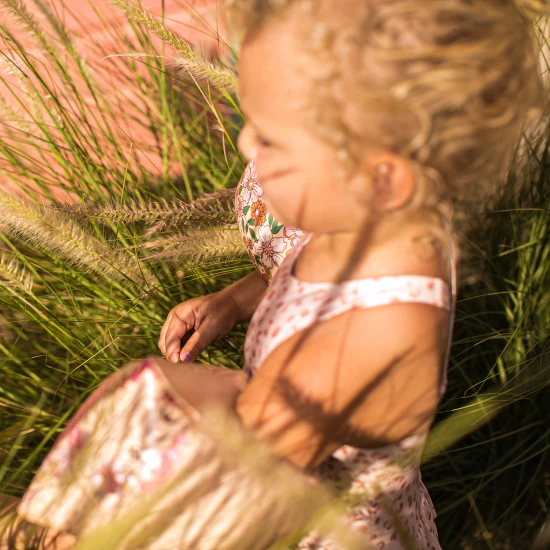 Detské rukávníky na plávanie od Swim Essentials s kvetinovými motívmi v ružových farbách sú vhodné pre detičky od 0 do 2 rokov v rozmedzí od 0 do 15 kg.