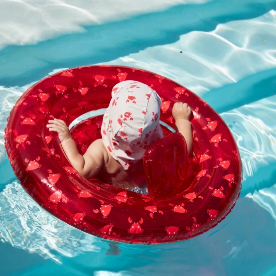 Praktický letný klobúčik s ochranou krku od Swim Essentials s krabím motívom ochráni deti pred UV žiarením.