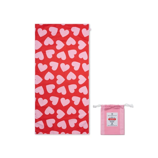 Detský plážový uterák z mikrovlákna Hearts 135 x 65 cm od Swim Essentials