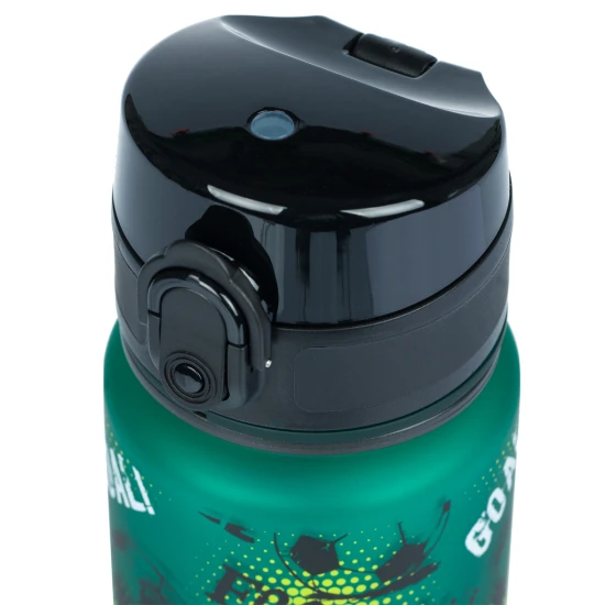 Tritanová fľaša na pitie Futbal 500 ml s praktickým uzáverom a veselým motívom.