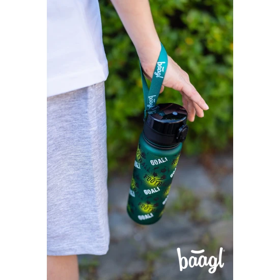 Tritanová fľaša na pitie Futbal 500 ml s praktickým uzáverom a veselým motívom.