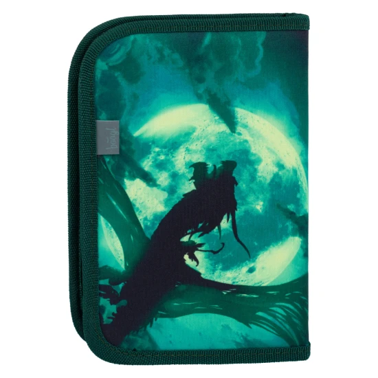 Jednoposchodový školský peračník s motívom draka, s praktickými pútkami a vreckom na drobnosti.