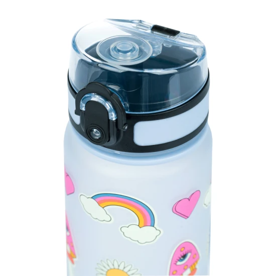 Tritanová fľaša Hippie 500 ml s pútkom a uzamykateľným viečkom, ideálna na nápoje do školy