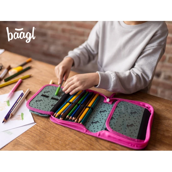 Jednoposchodový školský peračník s motívom plameniakov, s praktickými pútkami a vreckom na drobnosti.