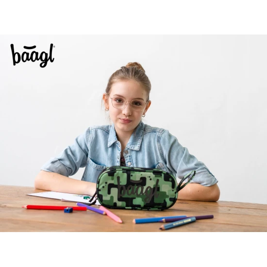 Peračník etui Green s moderným dizajnom a praktickými funkciami, ideálny na usporiadanie školských potrieb.