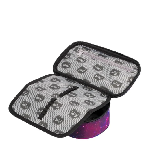 Peračník Skate Galaxy s moderným dizajnom a praktickými funkciami, ideálny na usporiadanie školských potrieb.