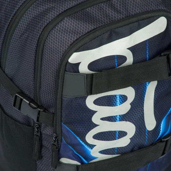 Školská taška Skate Bluelight – ergonomický batoh so skateboardovými popruhmi, reflexnými prvkami a priehradkou na notebook