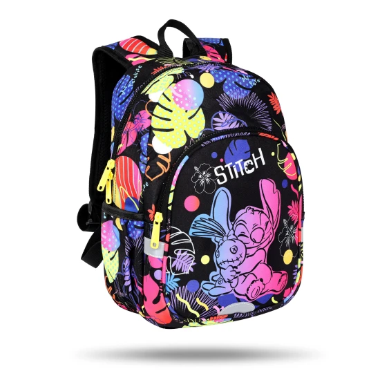 Detský batoh Toby Stitch Black s polohovateľnými ramennými popruhmi a bezpečnostnou píšťalkou.
