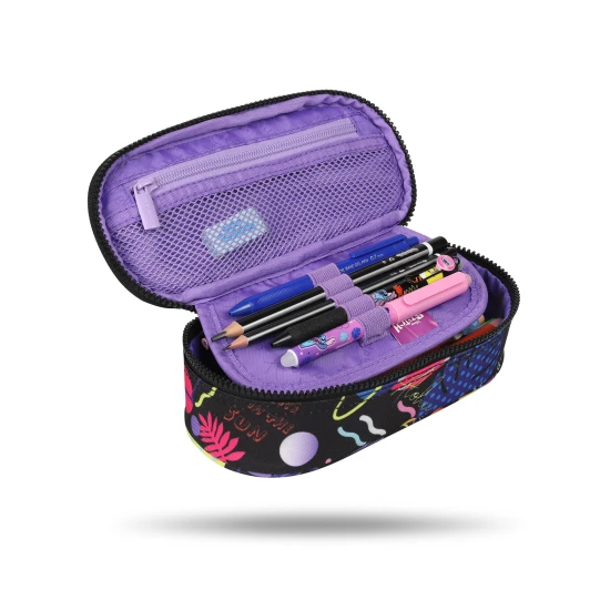 Peračník Campus Stitch Black – praktický organizér s gumičkami na písacie potreby a sieťovým vreckom na zips.