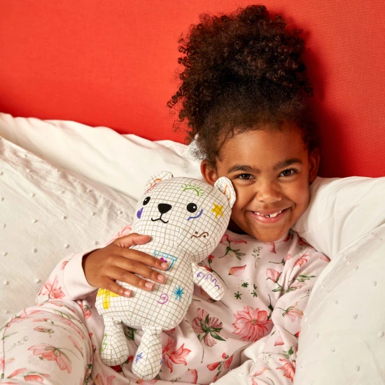 Kreatívny Macko Artie Colour-in na vyfarbenie s umývateľnými fixkami