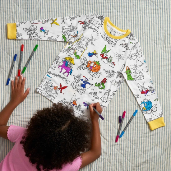 Detské pyžamo na vyfarbovanie Fairytales & Legends s fixkami eatsleepdoodle