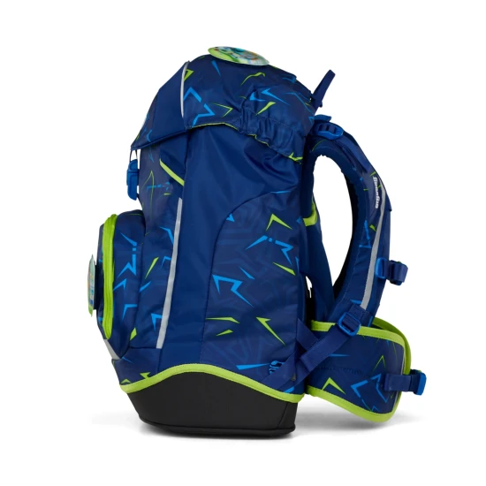 Školská taška Ergobag Prime Futbal s novou chrbtobou konštrukciou a vylepšeným komfortom nosenia, ideálna pre deti na 1. stupeň ZŠ.