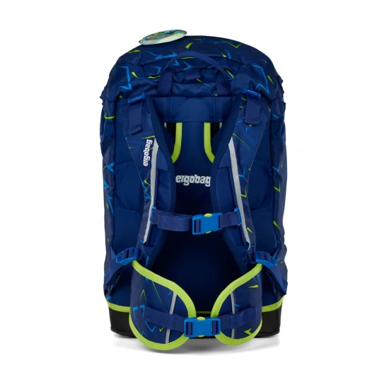 Školská taška Ergobag Prime Futbal s novou chrbtobou konštrukciou a vylepšeným komfortom nosenia, ideálna pre deti na 1. stupeň ZŠ.
