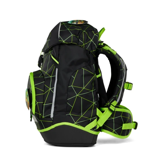 Školská taška Ergobag Fluo race pre deti, rastúci batoh s ekologickými materiálmi a vylepšeným ergonomickým dizajnom pre maximálny komfort a bezpečnosť.