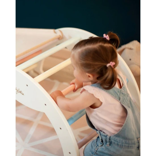 Montessori Hojdací oblúk Rainbow Cotton Candy – Family Nation FN-MONT-ARC-CC
