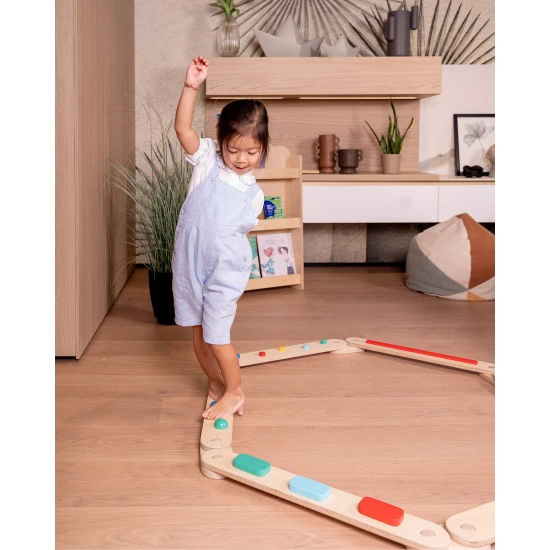 Montessori Senzorická balančná dráha z dreva 14 dielov – Family Nation FN-MONT-BAL-1