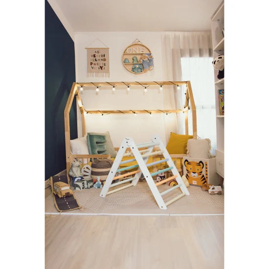 Montessori Pikler trojuholník Rainbow Sunny Beach – Family Nation FN-MONT-PIK-SB