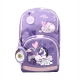 Ľahučká školská taška Unicorn Purple skvelo sedí na chrbte malého študenta.